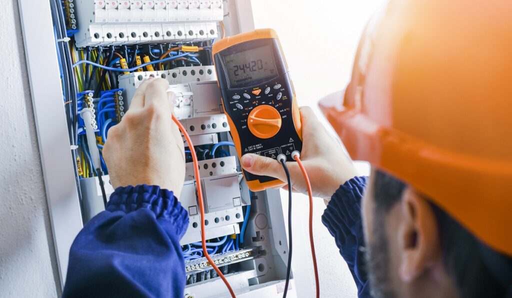 Electrician at fuse board